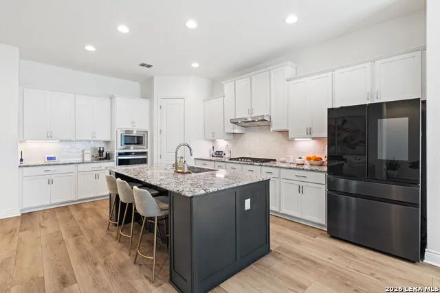 8928 WHIMSEY RDG Fair Oaks Ranch, TX 78015