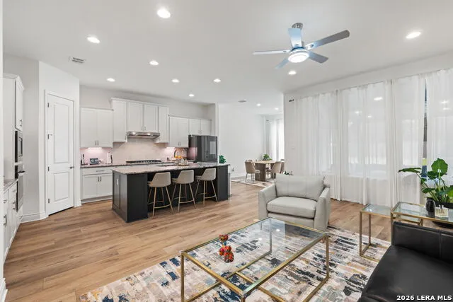 8928 WHIMSEY RDG Fair Oaks Ranch, TX 78015
