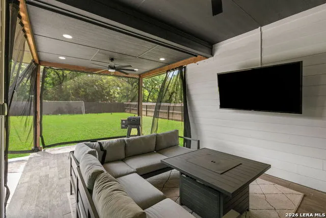 8928 WHIMSEY RDG Fair Oaks Ranch, TX 78015