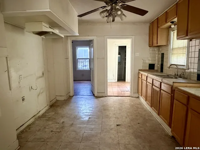 949 Aransas San Antonio, TX 78210