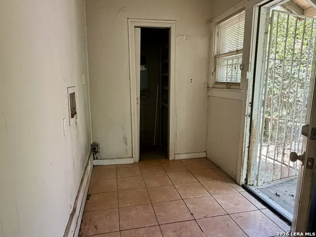 949 Aransas San Antonio, TX 78210