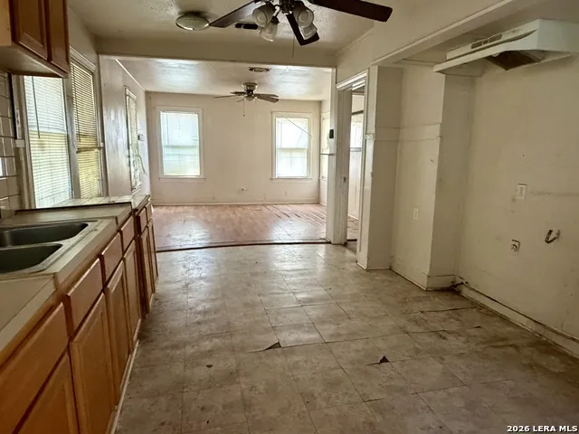 949 Aransas San Antonio, TX 78210