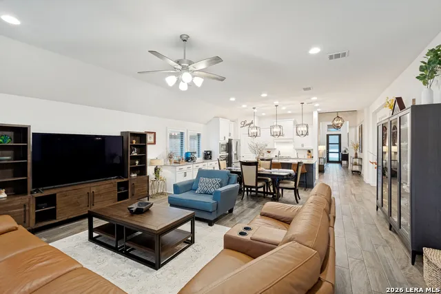 369 Eagle Ford Dr Kyle, TX 78640