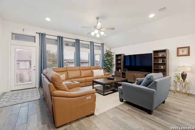 369 Eagle Ford Dr Kyle, TX 78640