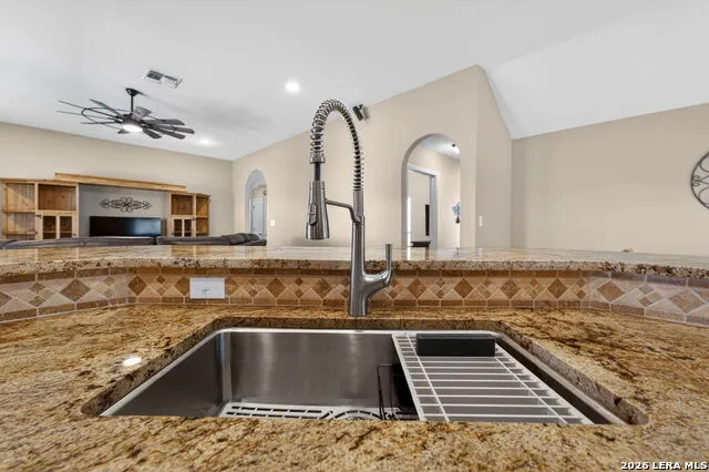 317 Yorktown Pleasanton, TX 78064