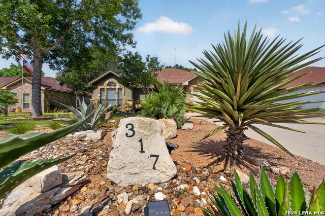 317 Yorktown Pleasanton, TX 78064