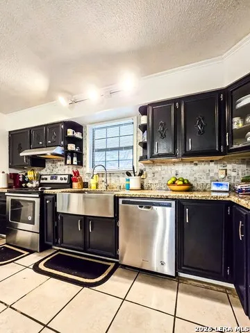 2199 HILLCREST BLVD Eagle Pass, TX 78852