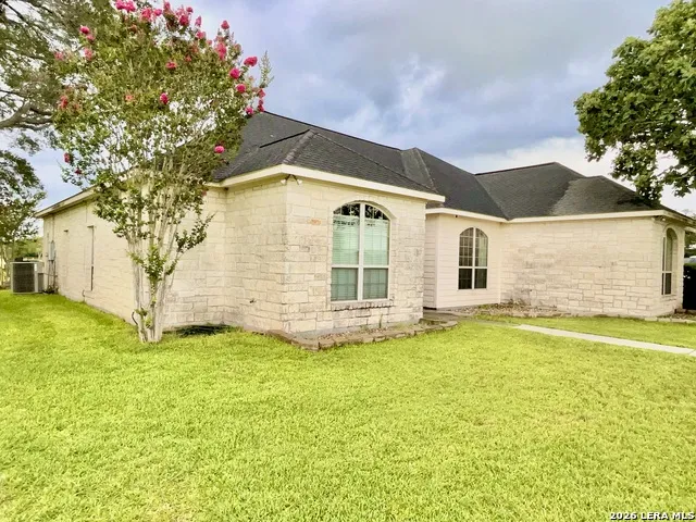 721 DEAF SMITH RD Beeville, TX 78102