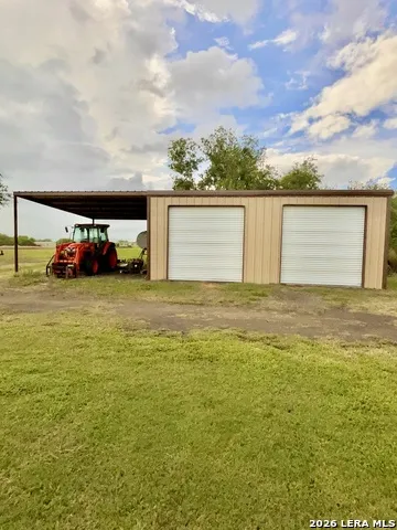 721 DEAF SMITH RD Beeville, TX 78102