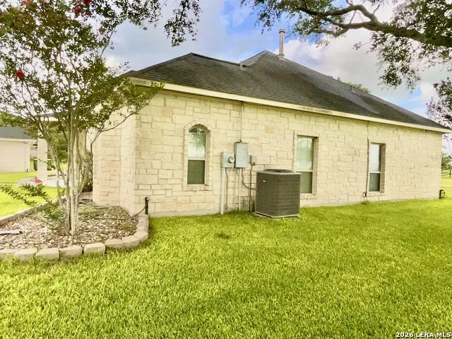 721 DEAF SMITH RD Beeville, TX 78102
