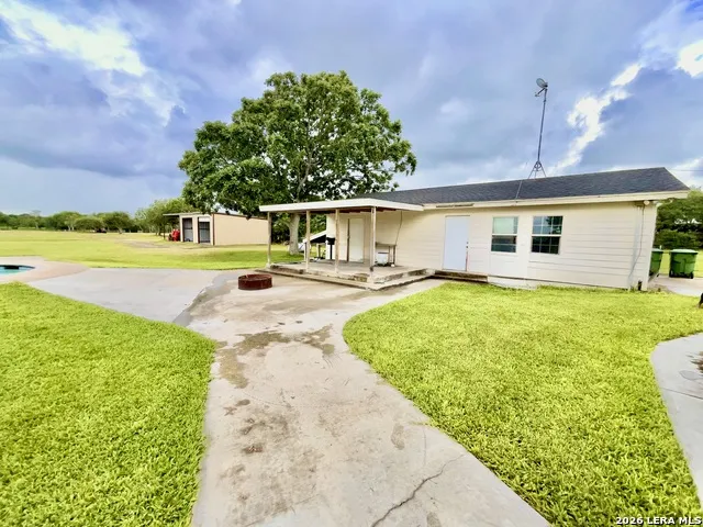 721 DEAF SMITH RD Beeville, TX 78102