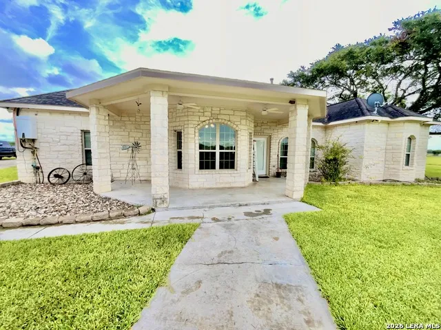 721 DEAF SMITH RD Beeville, TX 78102