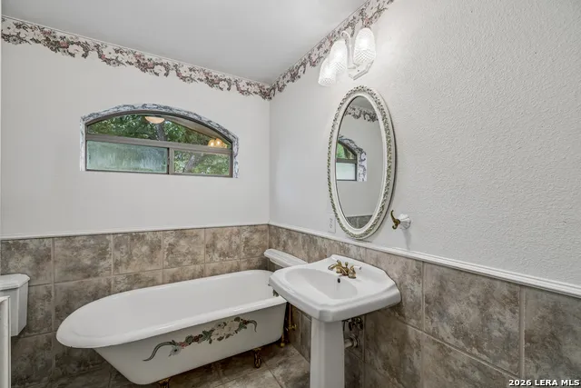 4125 County Road 251 Hondo, TX 78861