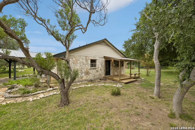 4125 County Road 251 Hondo, TX 78861