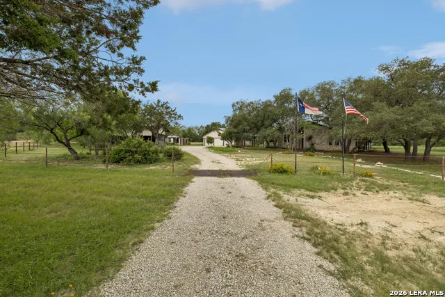 4125 County Road 251 Hondo, TX 78861