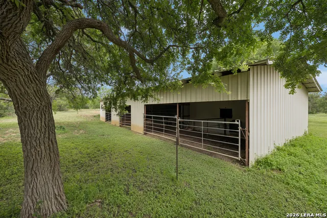 4125 County Road 251 Hondo, TX 78861