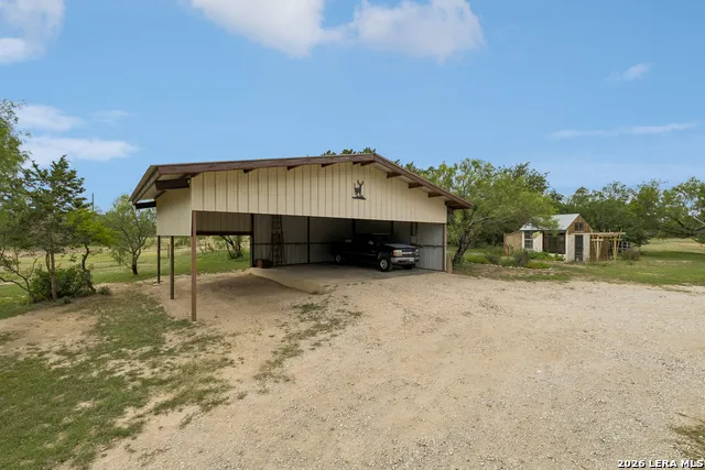 4125 County Road 251 Hondo, TX 78861
