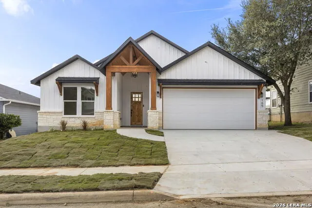 165 Whitewing Way Floresville, TX 78114