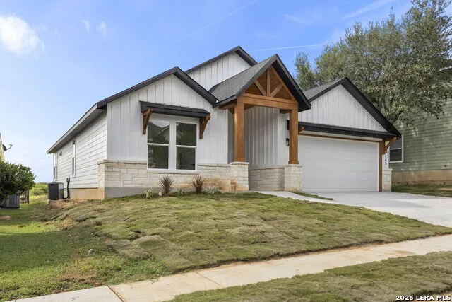 165 Whitewing Way Floresville, TX 78114