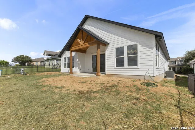 165 Whitewing Way Floresville, TX 78114