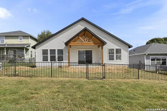 165 Whitewing Way Floresville, TX 78114