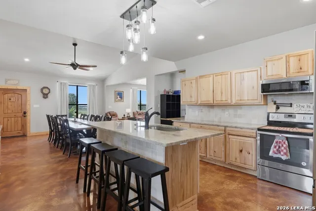 15157 MILLER RD St Hedwig, TX 78152