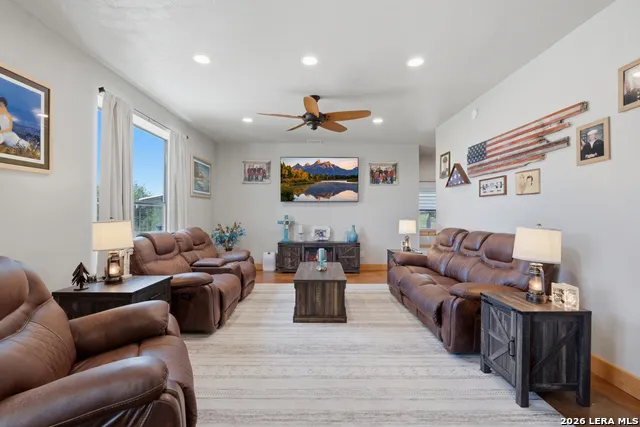 15157 MILLER RD St Hedwig, TX 78152