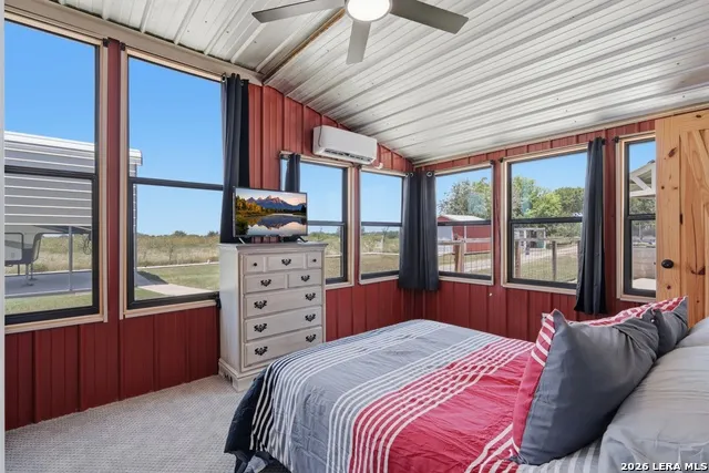 15157 MILLER RD St Hedwig, TX 78152
