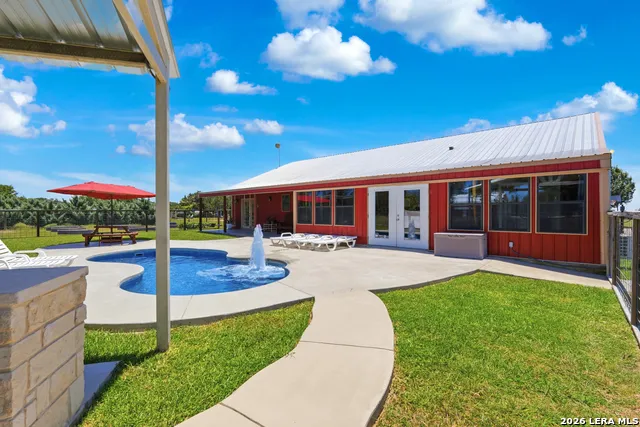 15157 MILLER RD St Hedwig, TX 78152