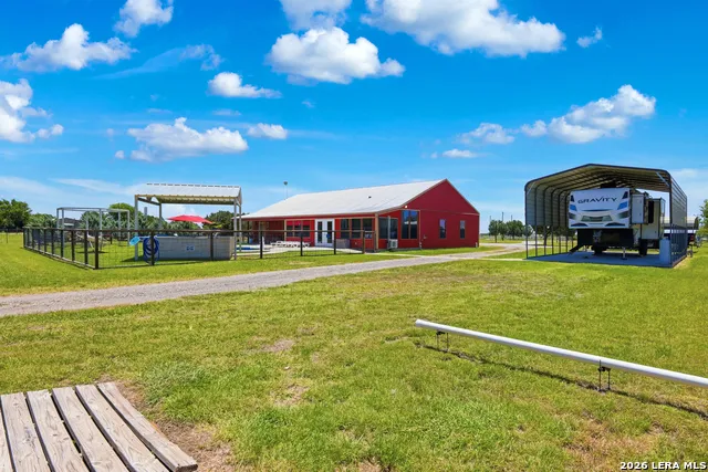 15157 MILLER RD St Hedwig, TX 78152