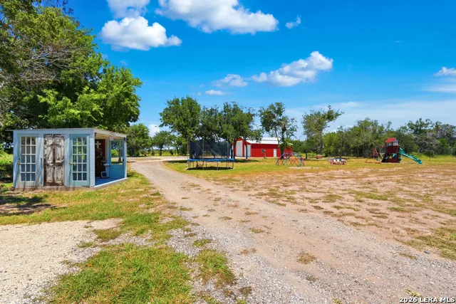 15157 MILLER RD St Hedwig, TX 78152