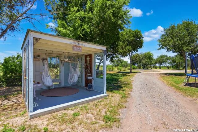 15157 MILLER RD St Hedwig, TX 78152
