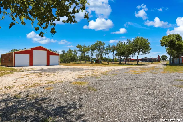 15157 MILLER RD St Hedwig, TX 78152