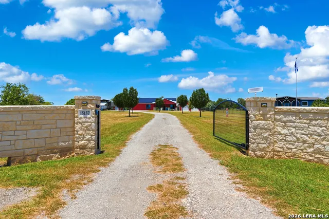 15157 MILLER RD St Hedwig, TX 78152