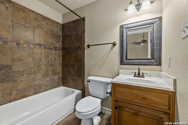 140 Legacy Trail Dr La Vernia, TX 78121