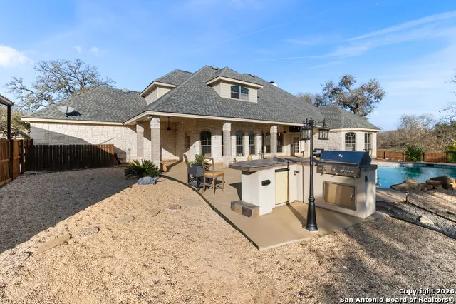 140 Legacy Trail Dr La Vernia, TX 78121