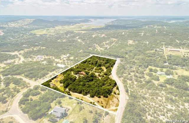10294 Park Road 37 Lakehills, TX 78063