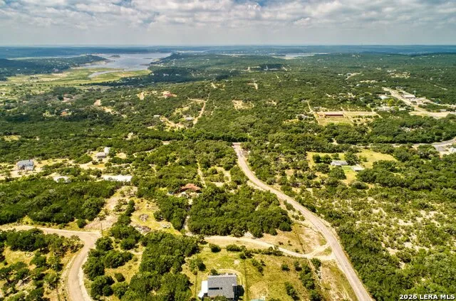 10294 Park Road 37 Lakehills, TX 78063