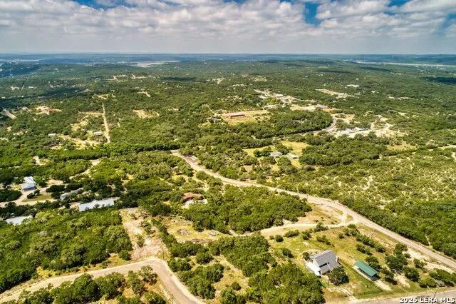 10294 Park Road 37 Lakehills, TX 78063