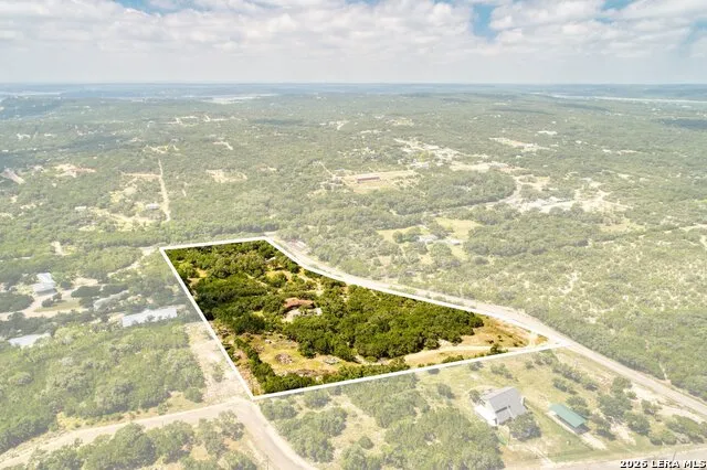 10294 Park Road 37 Lakehills, TX 78063