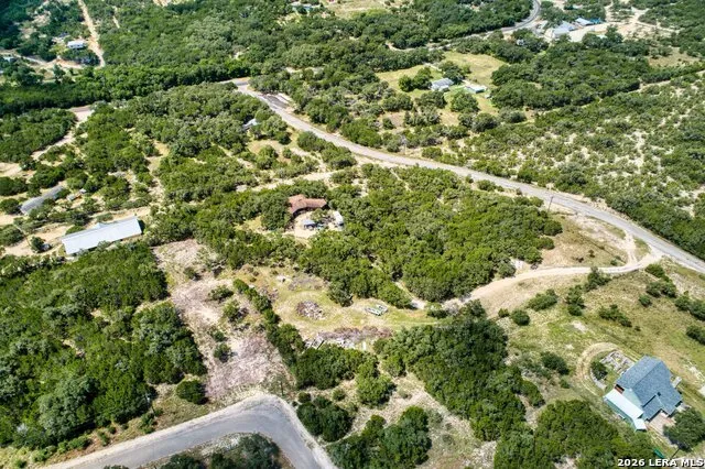 10294 Park Road 37 Lakehills, TX 78063