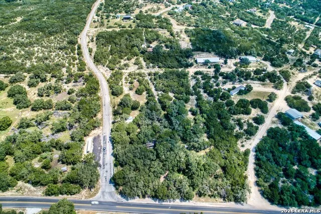 10294 Park Road 37 Lakehills, TX 78063