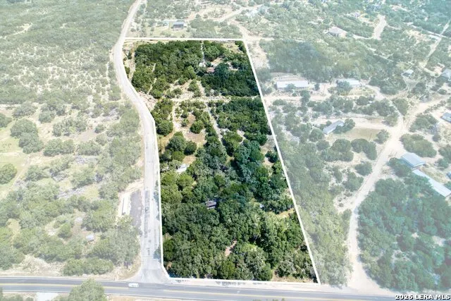 10294 Park Road 37 Lakehills, TX 78063