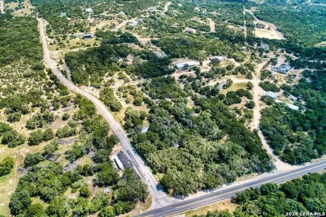 10294 Park Road 37 Lakehills, TX 78063