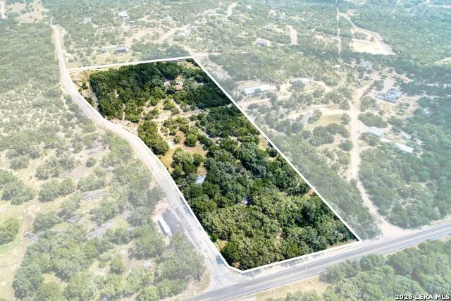 10294 Park Road 37 Lakehills, TX 78063