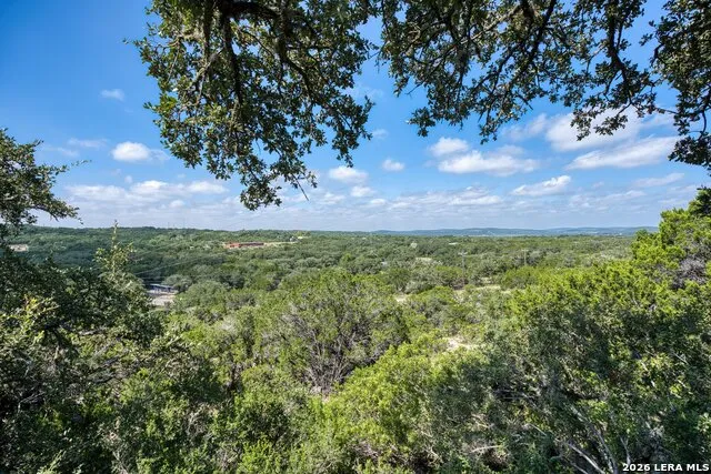 10294 Park Road 37 Lakehills, TX 78063