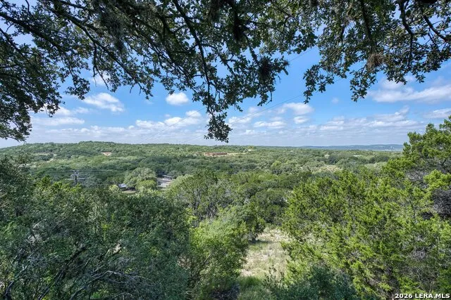 10294 Park Road 37 Lakehills, TX 78063