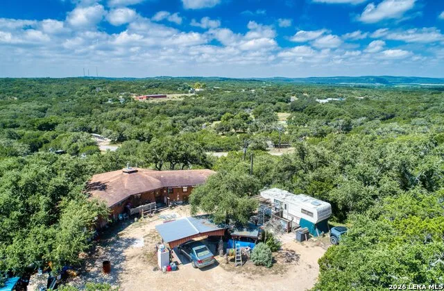 10294 Park Road 37 Lakehills, TX 78063