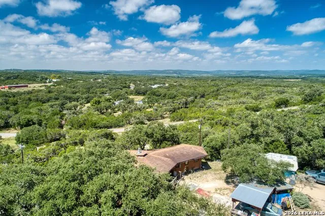 10294 Park Road 37 Lakehills, TX 78063