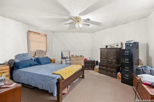 10294 Park Road 37 Lakehills, TX 78063
